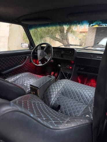 Su nəqliyyatı: VAZ 2107, sedan, arxaötürücülü. Xüsusiyyətlər: - Kuzov: klassik 2107 — 2