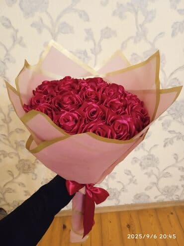 искусственные цветы баку: Qırmızı atlas güllərdən hazırlanmış buket - Material: parlaq atlas — 4