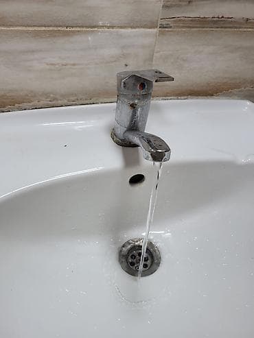 Hamam otagi ucun tülpan
kran
guzgu
dest seklinde satilir
Qara Qarayev lalafo.az -da Hamam otagi ucun tülpan
kran
guzgu
dest seklinde satilir
Qara Qarayev