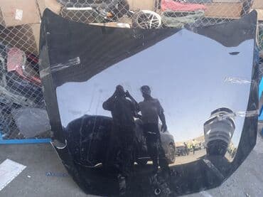 2018-2020 ilin W222 kuzası üçün kapot. Cuzi zədəsi var. Kapot özü