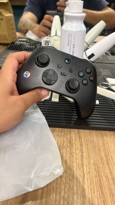 Məhsul: Simsiz oyun pultu (Xbox üslubunda) Xüsusiyyətlər: - Ergonomik