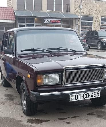 Model: Lada 2107 (sedan) Rəng: Tünd bənövşəyi/bordo Yanacaq: Benzin