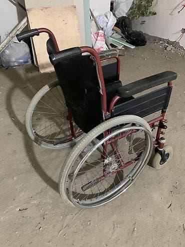 Digər tibbi məhsullar: Mexaniki əlil arabası - Karkas: möhkəm metal konstruksiya, tünd — 1