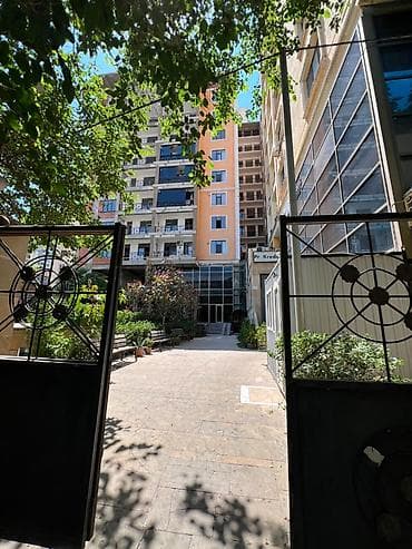 3 otaqlı, Yeni tikili, 138 kv. m — 2
