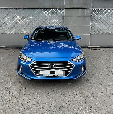 elantra hunday: Mavi rəngdə Hyundai Elantra sedan avtomobili. Avtomobilin ön — 1