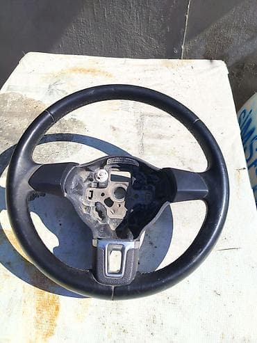 Avtomobil sükanı - Material: dəri üzlüklü sükan çarxı, alt hissədə — 1