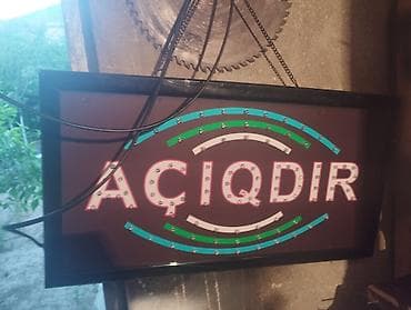 srift: LED “AÇIQDIR” işıq lövhəsi - Ölçü: təxmini orta ölçülü düzbucaqlı — 1