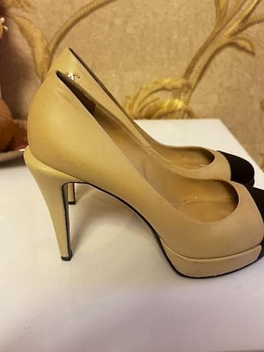 CHANEL ORJINALDIR
Bej rengde 39 razmer
250 manat — 3