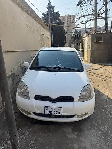 renaut 19: Toyota Vitz: 1 l | 2000 il Hetçbek — 2