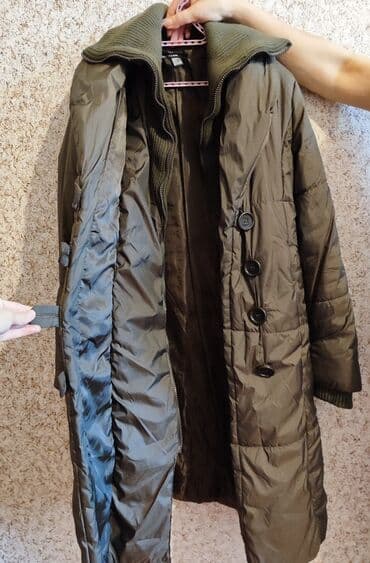 Yaxşı vəziyyətdədir, iç tərəfdən bir az sökülüb deyə, əl ilə tikilib