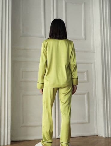 Ətəklər: Zeytun-yaşıl satən qadın pijama dəsti - 2 hissədən ibarət: düyməli — 5