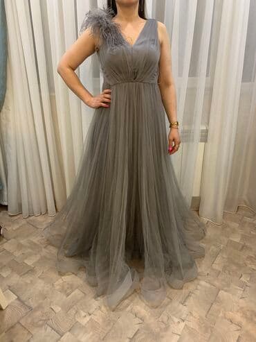 узбекское платье со штанами: 250 azn alinib sahilden. 100azn satilir. 42 razmer. kemeride var — 2