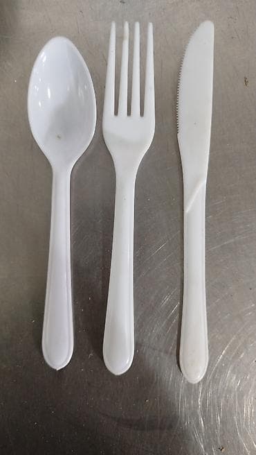 Birdəfəlik plastik çəngəl–qaşıq–bıçaq dəsti 100 əd - 3 man - Rəng: ağ