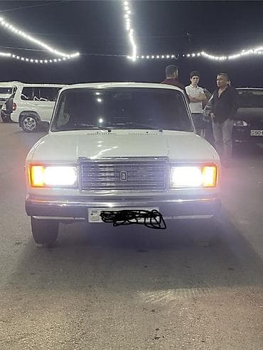 qaz 69 satilir: VAZ 2107 sedan – ağ rəng Xüsusiyyətlər: - Kuzov: 4 qapılı sedan, arxa — 1