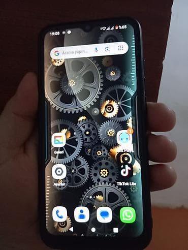 Android smartfon - Ekran: damla‐notchlı tam ekran, toxunuşa həssas