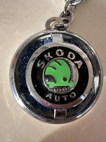 kia ceed kapot: Şkoda Auto açarlığı - Brend loqolu metal açarlıq - Ön hissədə yaşıl — 2