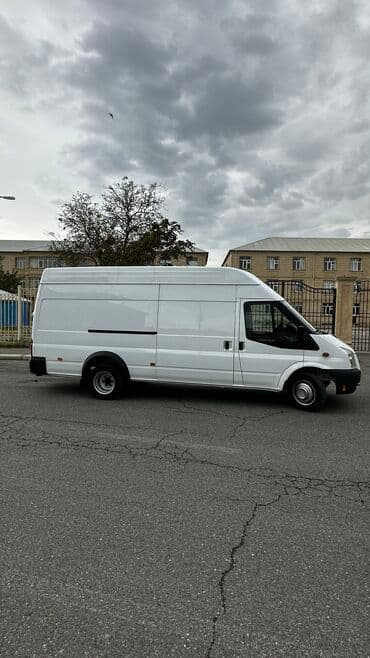 kia ceed 2010: Ford Transit: 2.4 l | 2010 il 188000 km Van body type — 2