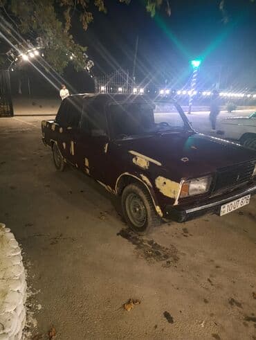 ваза напольная стеклянная высокая без узора: VAZ 2107 sedan (klassik “Jiguli”) – albali rəngdə kuzov, qara salonlu — 1