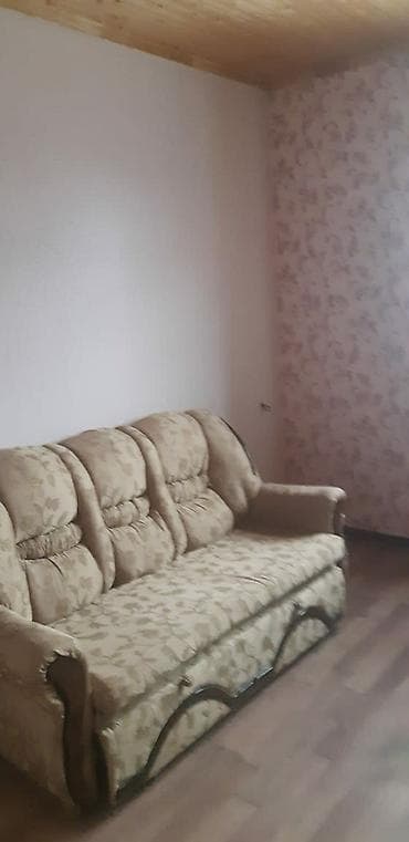 gencede kiraye ev axtariram: İsmayıllı rayonu Lahıc yolu 6 km.qaraqaya kəndində yolun kenarında 3 — 10