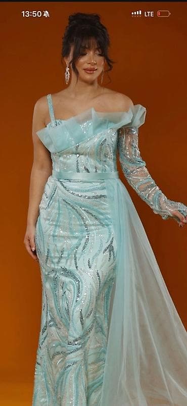 atlas kofta: Zərif mint rəngində ziyafət/gecə geyimi. - Model: asimmetrik kəsimli — 1