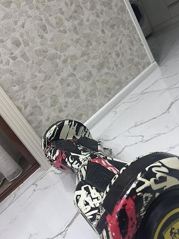 Qrafiti dizaynlı balans skuter (hoverboard) - 6.5" təkərlər, yanlarda — 3