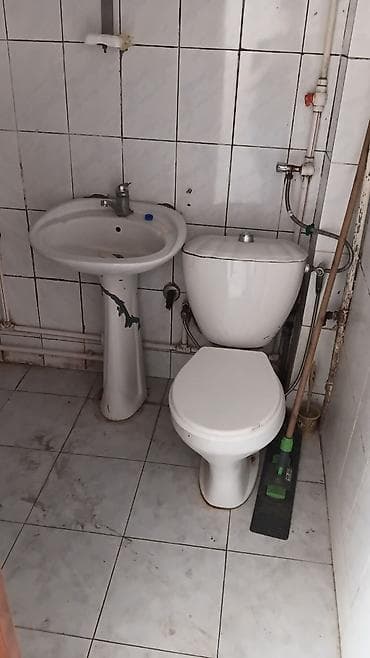 kreditle drel: Sanitar qovşağı üçün unitaz və ayaqlı əl-üz yuyan lavabo komplekti — 1