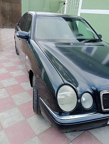 mersedes c 230: Mercedes-Benz E‑Class W210 sedan, Elegance paketi - Kuzov: tünd — 4