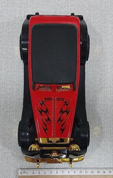 Mercedes Zeppelin oyun maşını klassik retro sedan modeli. Mercedes — 9