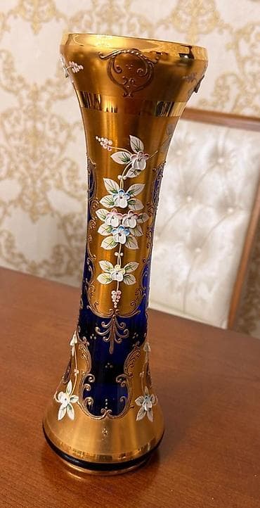 Vazalar: Bir vaza, Bogem şüşəsi — 1