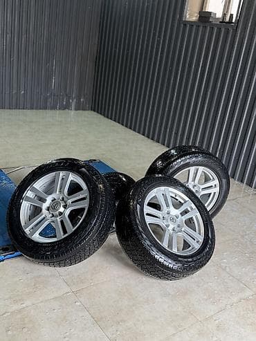 Автозапчасти: Toyota orijinal yüngül lehimli disklər və şin dəsti - Sayı: 4 ədəd — 2