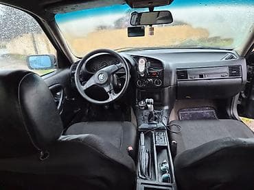 mazda 3: BMW 3 Seriyası E36 sedan - Kuzov: 4 qapılı sedan, boz rəng - — 7