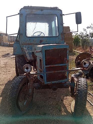 ucuz kamaz: Traktor MTZ seriyası (mavi rəngli), kabinalı. Texniki xüsusiyyətlər — 8