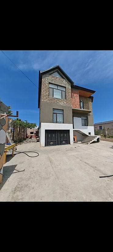 Obyekt: 3 mərtəbəli fərdi yaşayış evi və geniş yardımçı sahələr 4