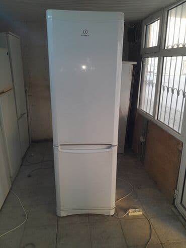 İşlənmiş 2 qapılı Indesit Soyuducu Satılır, rəng - Ağ, Təkərli