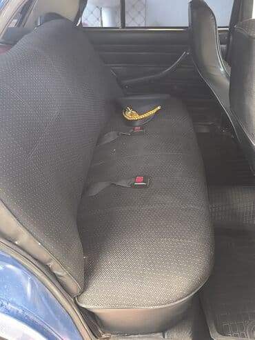 traktor yer qazan: VAZ 2107, mavi rəngli sedan Xüsusiyyətlər: - Kuzov: sedan, klassik — 11