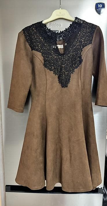 Qadın paltarı – qəhvəyi rəng, krujeva detallı - Model: A-kesim, dizə — 1
