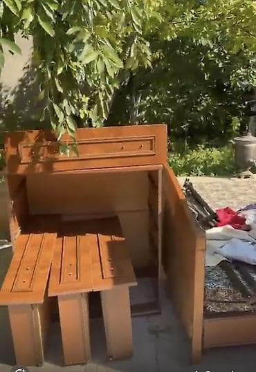 tek kravat: Taxta mebel dəsti - Çarpayılar: İki ədəd taxta çarpayı. Birində oyma — 5