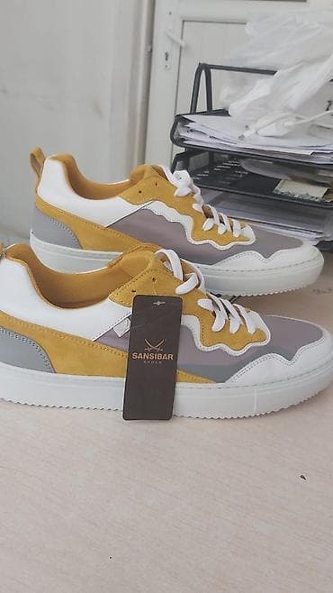 Krasofkalar və idman ayaqqabıları: 46 razmerdi. 45 de geder. Almanıyadan gelib — 1