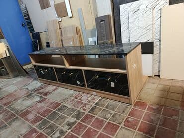 qaradağ kubiki: Düz TV altlığı, Polkalı, Laminat — 5