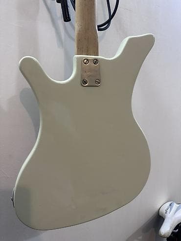 gitara kabel: Gitara ideal veziyyetdedir. islekdir. uzerinde qara Fender burgular — 4