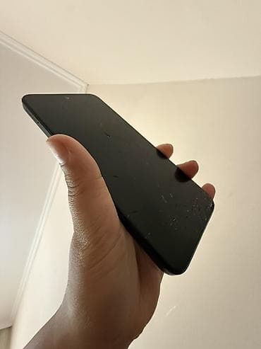 Redmi smartfon Xüsusiyyətlər: - Arxa tərəfdə “Redmi” loqolu mat qara
