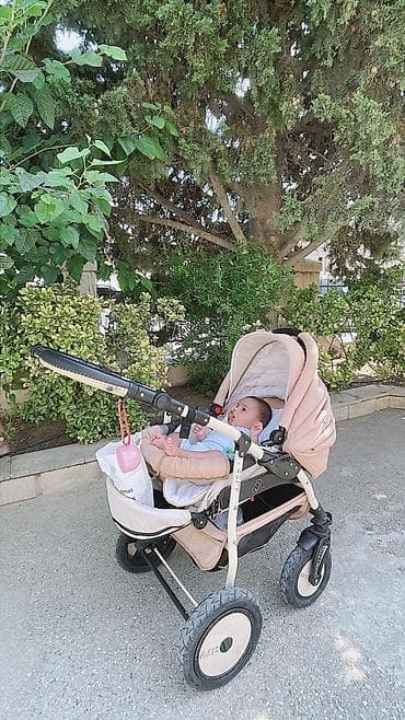 il: Taxta beşik ağ rəngdə yataq dəsti və tül pərdə ilə. Beşik dincəlmək və — 2