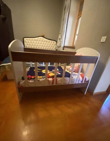 столик на кроватку: Uşaq beşiyi altinda dumbuşqasida var.özümüz çixarmişiq təzə kimidi — 2