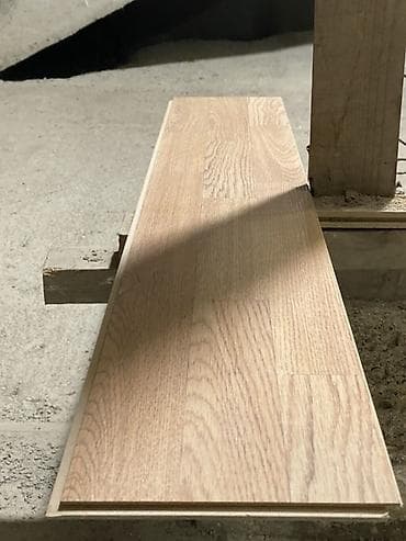 laminat islenmis: Laminat döşəmə taxtaları – açıq palıd rəngi İşlənmişdir Ksoklarıyla — 3