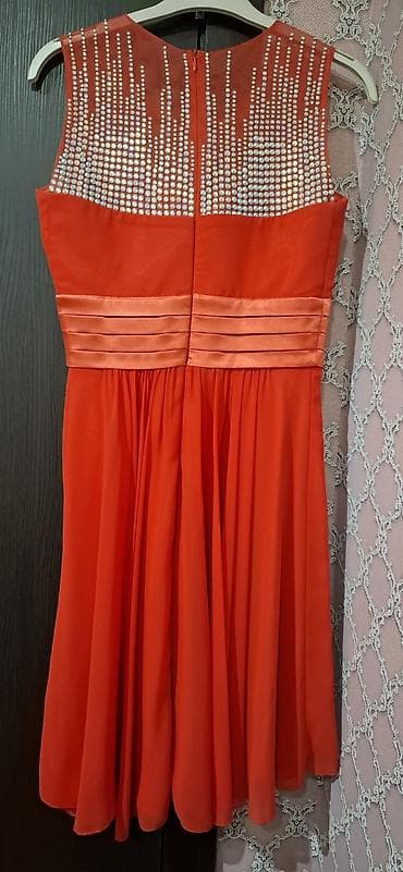 Qadın gecə/ziyafət donu – narıncı-nar çiçəyi rəng - Model: qolsuz — 2