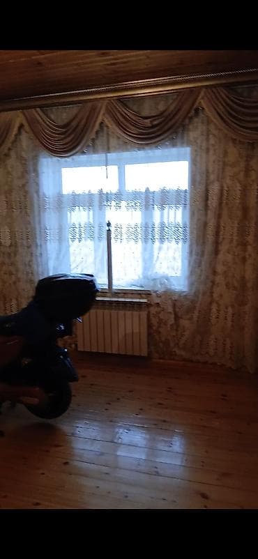 kiraye ev 28 may: Satilir. Təsvir: - Taxta üzlü tavan və cilalanmış taxta döşəmə - — 4