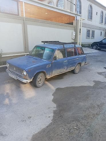 lada vaz 21011: VAZ 2102 (universal) – mavi rəngli, klassik sovet modeli. 1984 cü il — 2