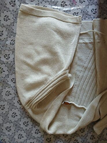 jaketler qadin ucun: Açıq bej rəngli, qısa kəsimli qadın kardiganı. Geniş yaxalıq və enli — 2