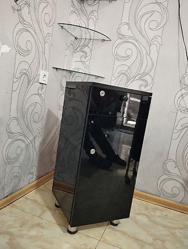 Салонная, медицинская мебель: Salon üçün kraska dolabl-50 azn Manikür stolu üstü şüşəli 60 azn — 5