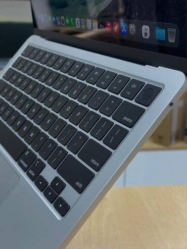 ucuz macbook air: Apple MacBook Air 13 (gümüş rəng) - Çərçivəsi nazik, “notch”lı 13.6" — 3